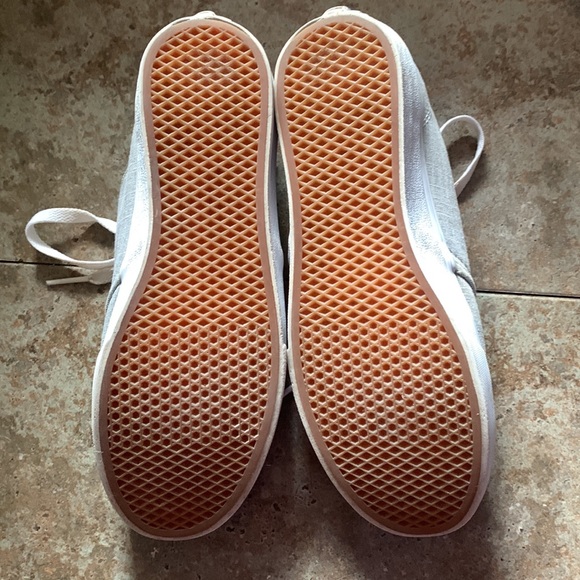 Vans - Picture 7 of 10